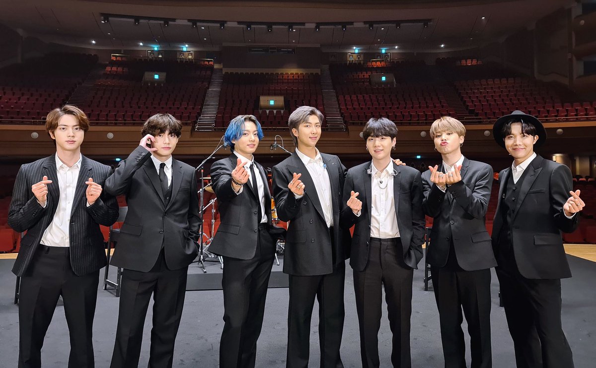 Alaa03973409's tweet photo. #LightItUpBTS 
💜𝗕𝗧𝗦⟭⟬💜 🥺🥺🥺🥺 https://t.co/RAaj9rYC81