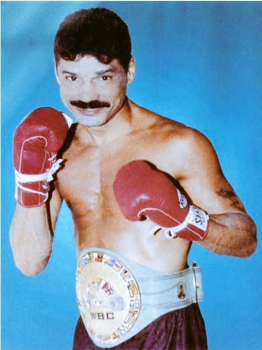 Owend1231's tweet photo. Los dos grandes de nuestro deporte.. lástima que están dañando el boxeo.. Alexis..un ídolo.. chocolatito una leyenda..admirados por su pueblo..y el sandinismo.. https://t.co/xFSWXl3uKy