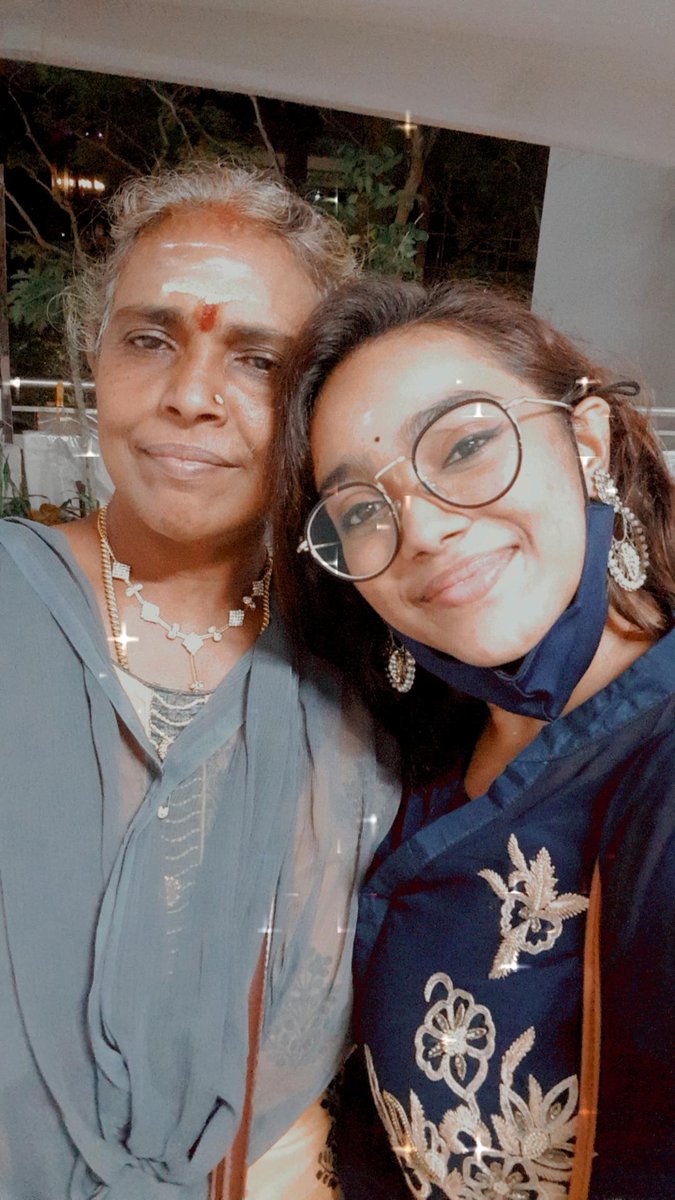 you ask for it and here you go

Wallpaper
Last song
7th pic from gallery 
7moots or not pls tag yourself ❤😘