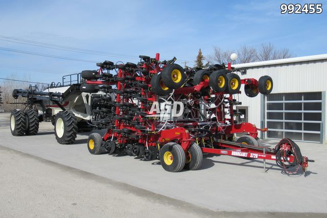 TheAGDealer's tweet image. ***NEW*** 2020 Bourgault 3720 - 50 ft. Disc Drill Air Drill: 10-inch Spacing, MRB's, complete with 7700 Air Cart, 710/70R-42 Duals, Load/Unload Conveyor, Seed Bag Lift System, X35 Apollo System. Located in Rosenort, MB. $560K. agdealer.com/detail/992455/…