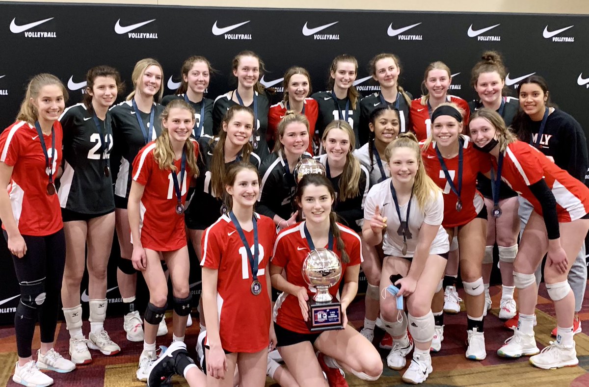 Y’all look good in Gold! Your MEQ 15 AND 16 Open Champs got it done in Indy! 🏆🥇