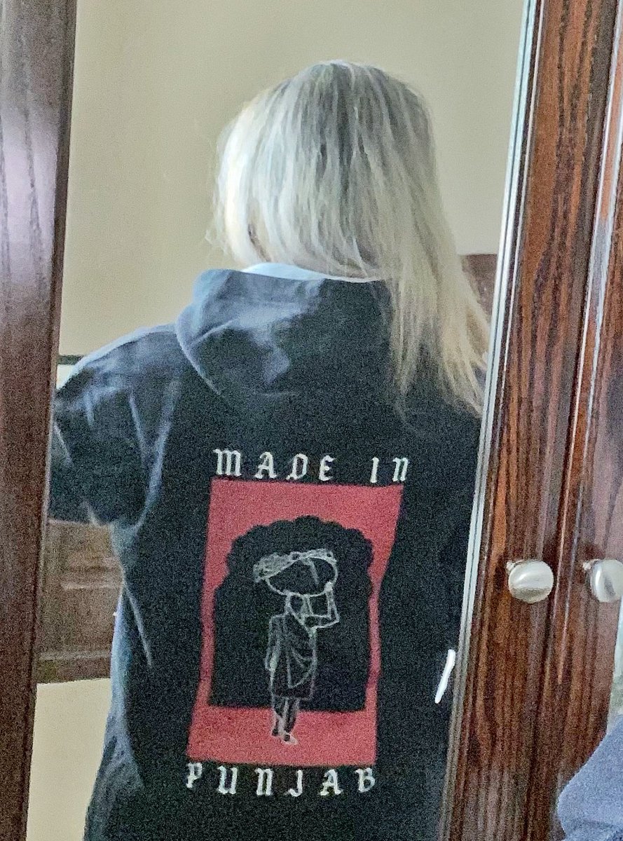 FlossYourTooth's tweet photo. Forgot to share my new fav hoodie 🥰 by KraiDesign #MadeInPunjab #FarmersProtest https://t.co/QqOPrr4SJc