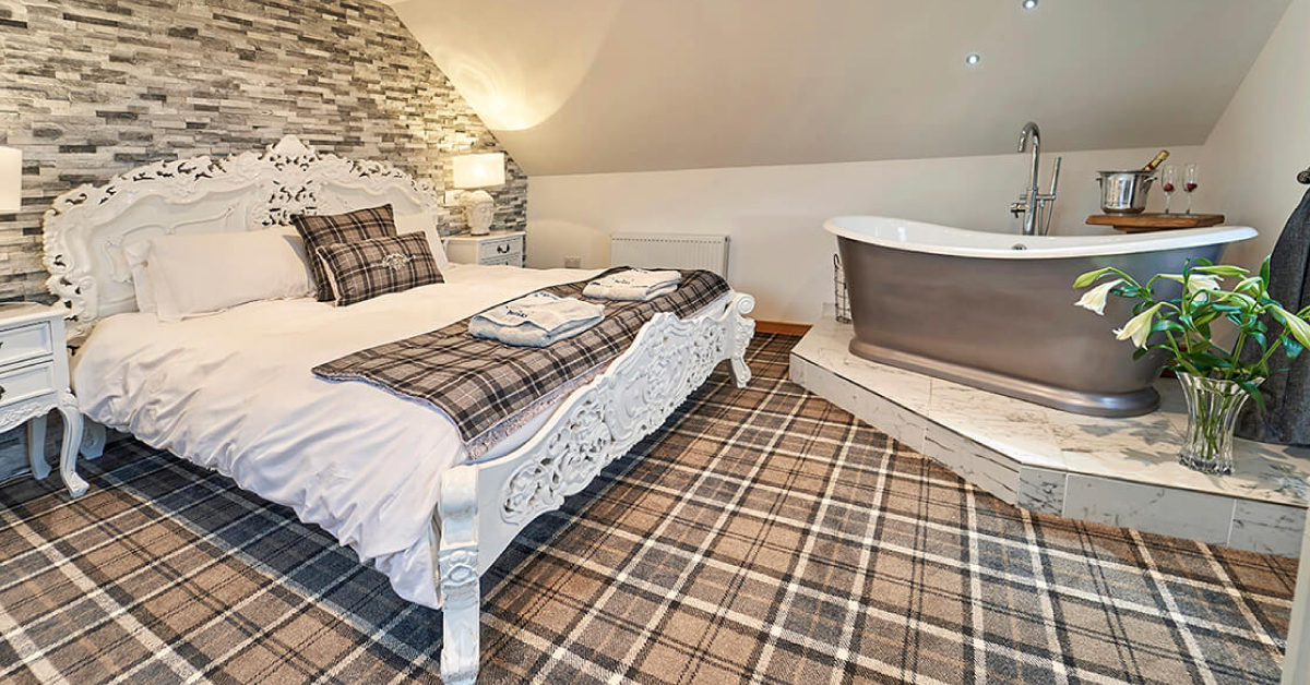 BigHuskyLodge's tweet photo. More March Madness! Monday the 3rd to Friday the 7th of May is available. You can book this stay at the amazing price of £2,250.00 for a 4 night stay.
Please contact Claire to book now claire@bighuskylodge.co.uk. 
#marchmadness #prespringsale #bighuskylodge #staycation https://t.co/pSRh5GXrgm