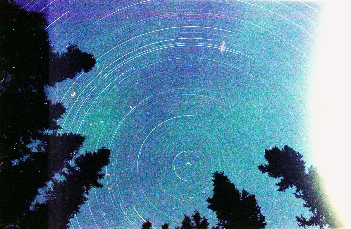 jwleder's tweet photo. Astrophotography from the far north on 35mm film https://t.co/fHsB4xXyrO