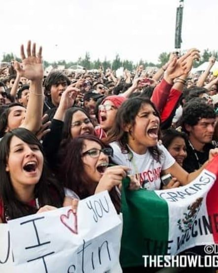 morgyleaks's tweet photo. Can't believe we've been together through all of this, The Vaccines have really been part of our lives and our friendship and that's why you guys will always be our favourite ones, here's to 10 more, ily @thevaccines @CaroVzquez95
. #10yearsofwhatdidyouexpect https://t.co/AnvAt2O4nF