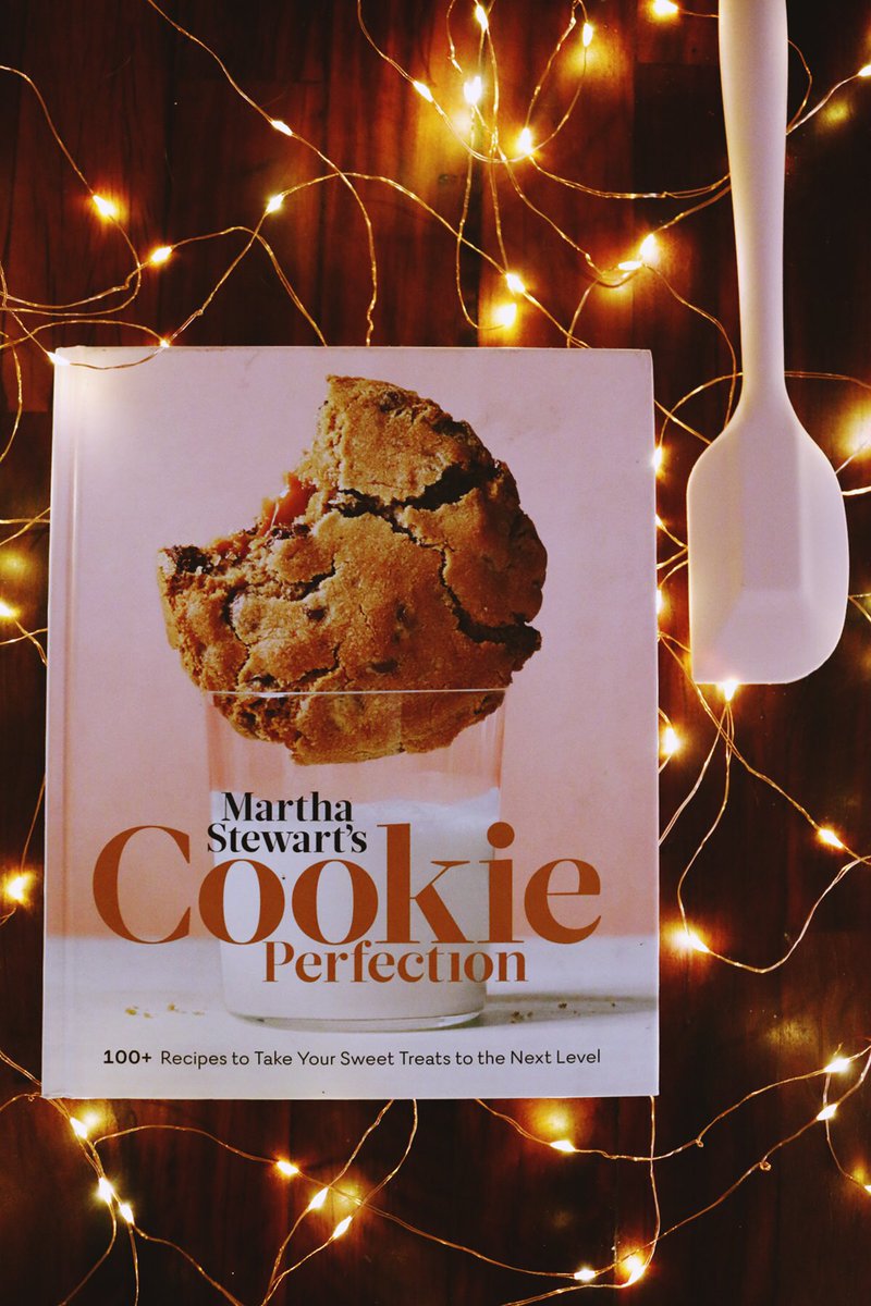 JessicaFiuza's tweet photo. Procurando um bom livro de receitas pra se aventurar na cozinha?
Então confere essa resenha do #CookiePerfection que acabou de ser postada lá no blog: https://t.co/sLAy5qfnhS https://t.co/UkGuuT5dNz