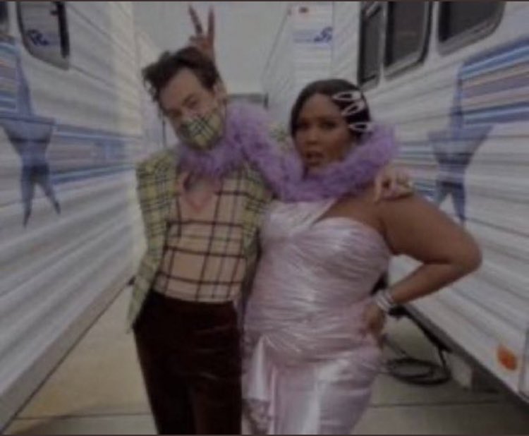 HARRY AND LIZZO. BEST FRIEND SHIT.