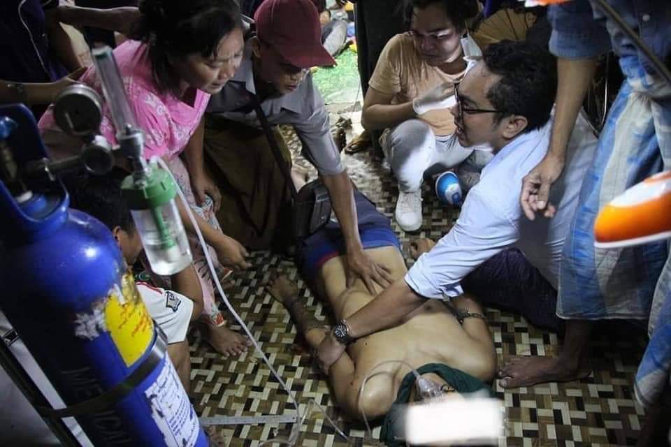 Springrevo_2021's tweet photo. Even the doctor and medical staff are crying miserably when the protester passed away on their hands. 
Yes . Another one just died while he was being treated for his gunshots injuries in Thingangyun, Yangon.

LOCOMOTIVE XYZ 

#Mar14Coup https://t.co/aKe8o70UOu