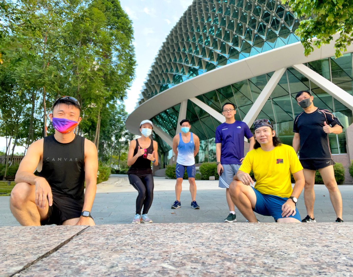 YamKeng's tweet photo. Marina Bay is a popular spot for many to have a morning run. Keep fit but also keep safe.
#runwithBYK #keepingfittogether https://t.co/uEeqzsCGuK
