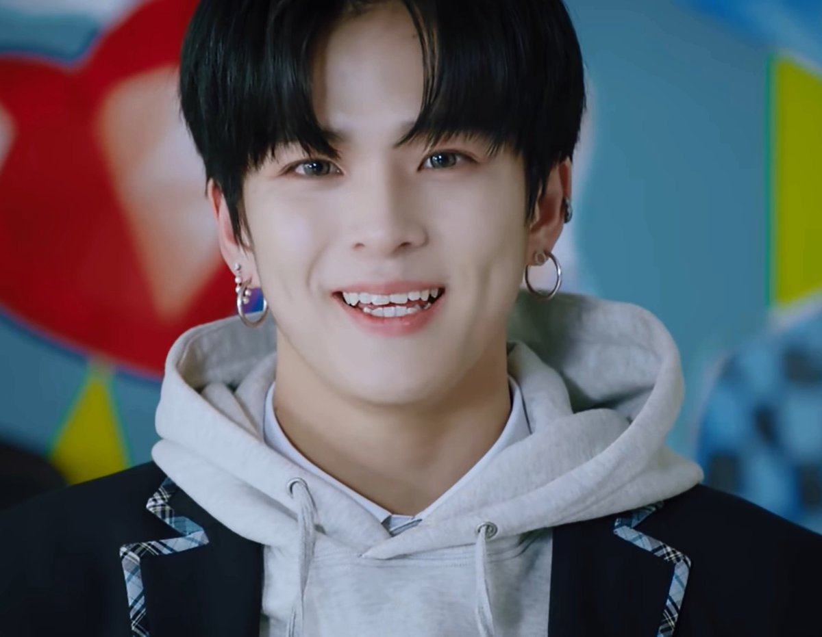 とらみ A Twitter スッキリ見た方 本当にtreasureは実力が凄いのと 特に歌 12人全員仲良くて可愛くてかっこいいので覚えてくれたら嬉しいです 日本出身メンバー ヨシ 兵庫 マシホ 19 三重 アサヒ 19 大阪 ハルト 16 福岡 トレジャー Treasure Treasure