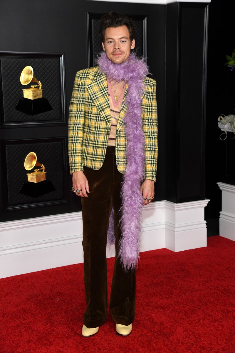 hsdcandids's tweet photo. Harry on the red carpet at the 2021 #GRAMMYs - March 14 https://t.co/egoch7VNAD