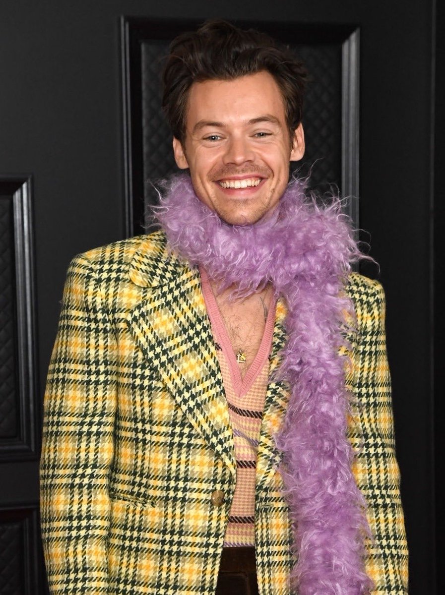 hstylescandid's tweet photo. Harry on the #GRAMMYs Red Carpet https://t.co/UNjHsge5H5