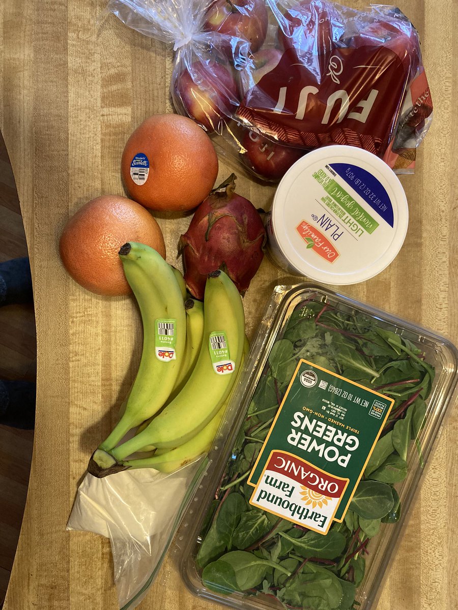 EnlightenedElf's tweet photo. SMOOTHIES 🍌🍊🍎🥬🍈💪It actually turned out so good!
I mixed everything to my own liking 🖤🪐🌈🕉 #proteinday #smoothie #kale #grapefruit #dragonfruit #banana #yogurt #GroovesBreakEntry #breakfast #mealprep #GoodVibes #CannabisCommunity #onlyflans #etsy #homemade #foodie https://t.co/54wcoW8umK