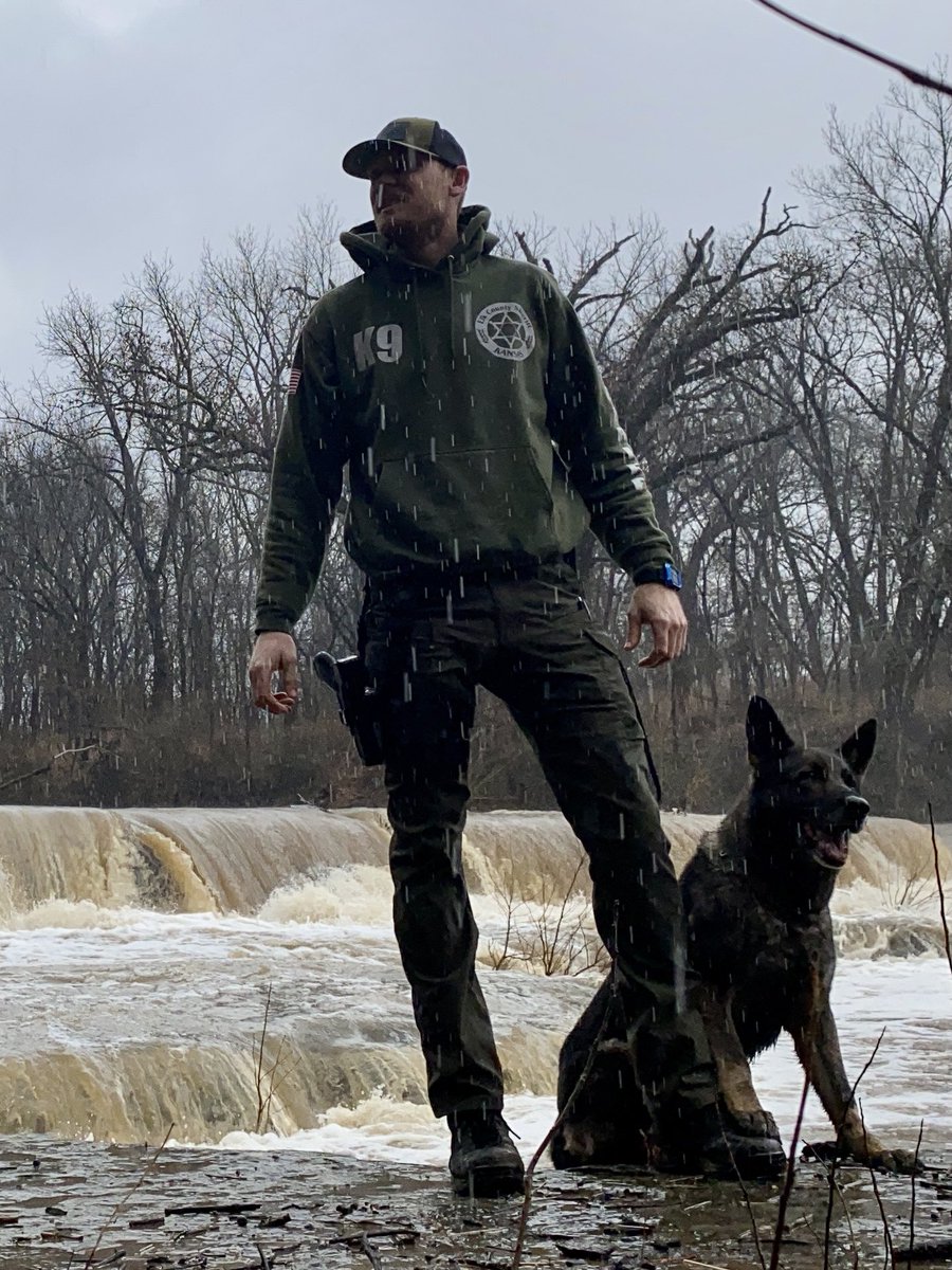 wranglersteveh's tweet photo. Ugh it smells like wet dog out here https://t.co/hkGYWrqGgB