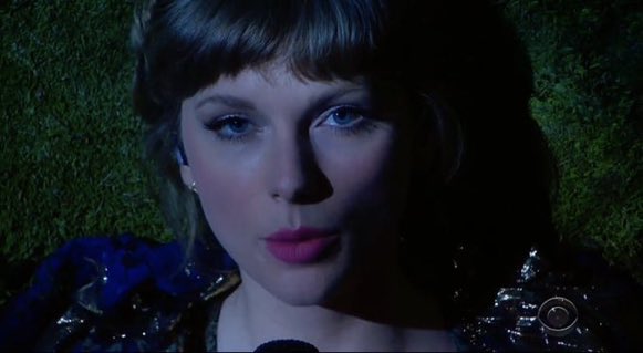 thaykbs's tweet photo. Taylor Swift. Esse é o Tweet. #Grammys https://t.co/QTlRqenCod