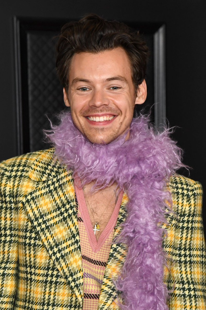 potatocell02's tweet photo. Harry already walked at the red carpet without us knowing. Why?? He's the only reason why I'm watching Grammy's live. 😭😭

#Grammy2021
#HARRYSTYLESAtTheGRAMMYs 
#HarrystylesFTW https://t.co/NpTaBXS16e