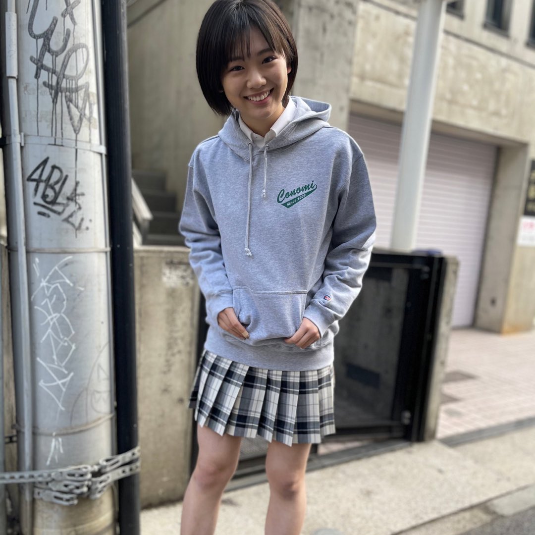 Conomi En Twitter 原宿店 パーカーコーデ シンプルで可愛く着こなせるパーカー どのスカートに合わせても可愛く着れます Conomi 制服 なんちゃって制服 高校生 Jk Fjk Sjk Ljk Jkブランド 青春 写真 Photo ポートレート撮影 制服ディズニー