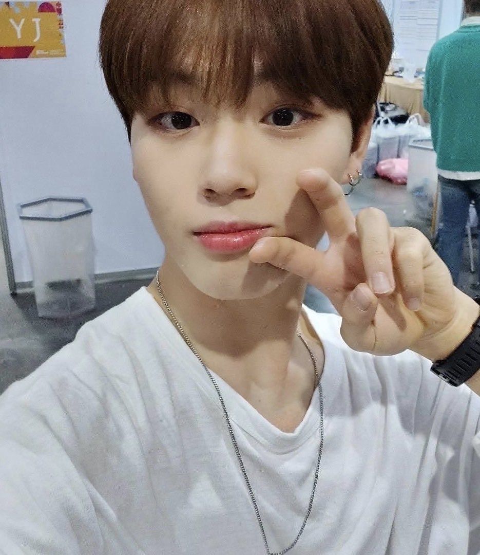 nichobin709's tweet photo. Jaeho (재호)
Birth Name: Choi Jae Ho (최재호)
Position: Vocalist, Dancer
Birthday: April 10th, 2001
Zodiac Sign: Aries
Height: 175 cm (5’9″)
Nationality: Korean
#JAEHO_ILAND https://t.co/dr3AfH4AfN