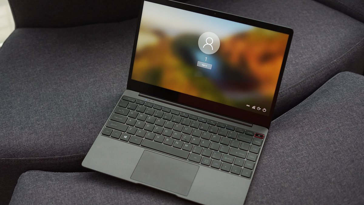 chuwidotcom's tweet image. Boost your productivity with the smooth touchpad and ergonomic edge-to-edge backlit keyboard on #CorebookPro 
Get it now: bit.ly/2GF70lj
#corebookpro #gemibookpro #chuwilaptop #budgetlaptop