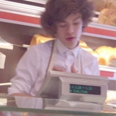 onedirection1LS's tweet photo. HARRY HACE 10 AÑOS TRABAJABA EN UNA PANADERIA. HOY ACABA DE GANAR SU PRIMER GRAMMY.
GANÓ HARRY
QUE HOMBRE
HARRY STYLES https://t.co/I4DJFgHJ2w