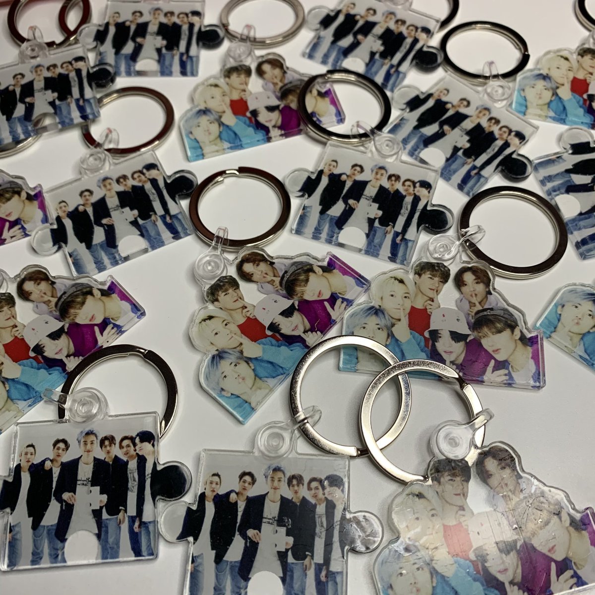jaeminswaifu's tweet photo. wts nct dream keychains (usa only)
i made some cute reload keychains and have abt 7 extras of each design available 🥺 the puzzle piece design is $7.50 and the other design is $7 (tracked shipping included) https://t.co/aKaJayuJa9