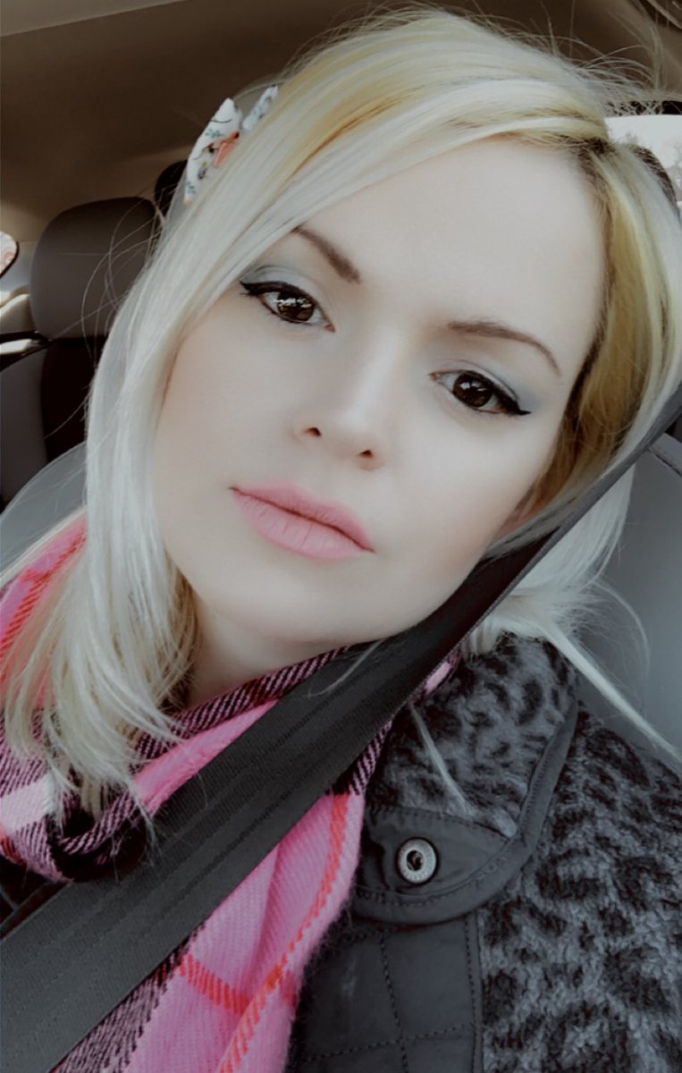 SarahFrightmare's tweet photo. Happy Sunday! #Blondie https://t.co/hs0kUCGjm9