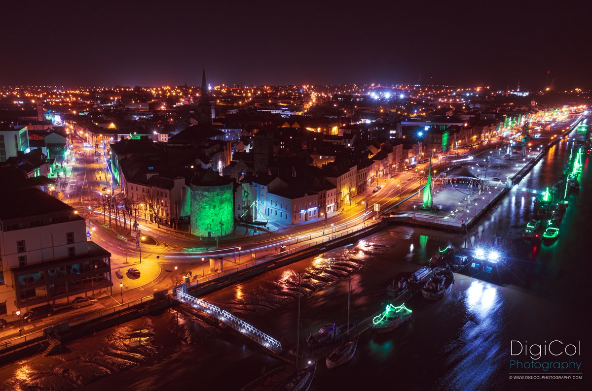 DigiColMedia's tweet photo. Mammoth work by the @Everyevent crew lighting up the Waterford Quayside and The Mall green to celebrate St. Patrick's Day as part of the #WaterfordGoesGreen event. Brilliant to see everyones photos being posted on social media. Please keep sharing 🇮🇪☘️☺️ 

📷 @DigiColMedia https://t.co/p3vrngpMCT