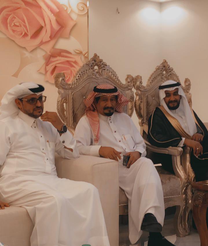 Alhuthifa_'s tweet photo. احتفل الأُستاذ علي بن حمدان العامري مساء اليوم بزفاف ابنه (ياسر) على ابنة الأُستاذ يحيى احمد الصوفي في حفل عائلي مختصر بخميس مشيط
تهانينا الصادقة 
الف الف مبروووكـ
بارك الله لهما وبارك عليهما وجمع بينهما في خير https://t.co/BzElu70r3z
