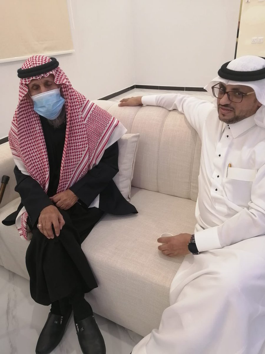 Alhuthifa_'s tweet photo. احتفل الأُستاذ علي بن حمدان العامري مساء اليوم بزفاف ابنه (ياسر) على ابنة الأُستاذ يحيى احمد الصوفي في حفل عائلي مختصر بخميس مشيط
تهانينا الصادقة 
الف الف مبروووكـ
بارك الله لهما وبارك عليهما وجمع بينهما في خير https://t.co/BzElu70r3z