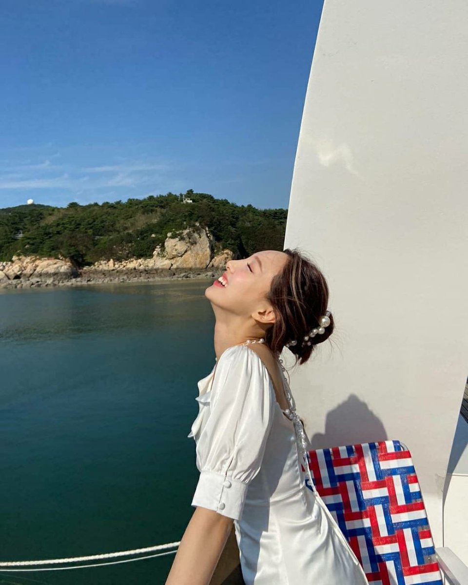 Rachel11754195's tweet photo. Twice Nayeon 🌅

#TWICE #NAYEON #kpop https://t.co/3ZeKHQg1fQ
