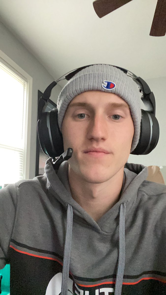 Live with some Warzone on this beautiful Sunday with @OG_Zenix &amp; <a href="/ReiderDylan/">dlow</a> 

twitch.tv/leftyszn__