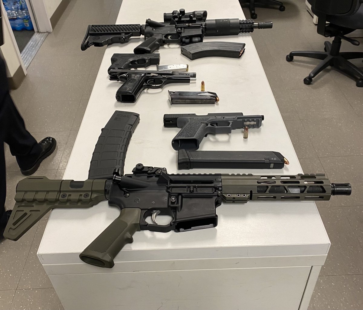 LAPDHQ's tweet image. A call came in last night.

A group of gang members causing a disturbance in Cypress Park—an area which has seen an increase in gang shootings &amp;amp; homicides.

LAPD Northeast Officers respond &amp;amp; observe several suspects flee on foot, one tossing a handgun &amp;amp; another tossing a rifle.