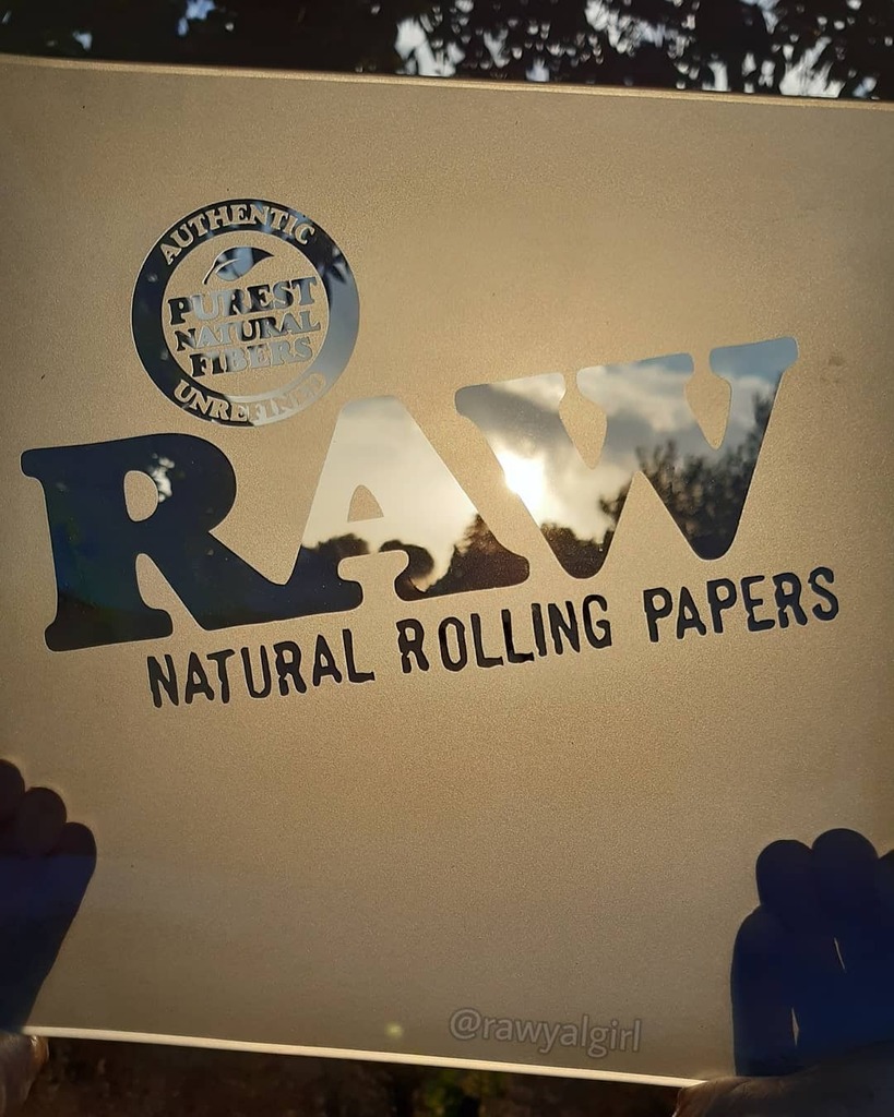 RAWyalgirl's tweet photo. I Iove my frosty #RAWglasstray! 😍🙌💯❤🤟💨🇵🇹 @RAWlife247 @RAWlifeportugal @RAWlifegirls @theRAWfoundation @winetowater @roorglass

📸: @RAWyalgirl

#RAWlife420 #RAWlifeportugal #RAWlifelivin #RAWlifegirls #RAWglassrollingtray #RAWfrostedglassrollingtr… https://t.co/jv59ofe7ha https://t.co/dRbJ7EVVXm