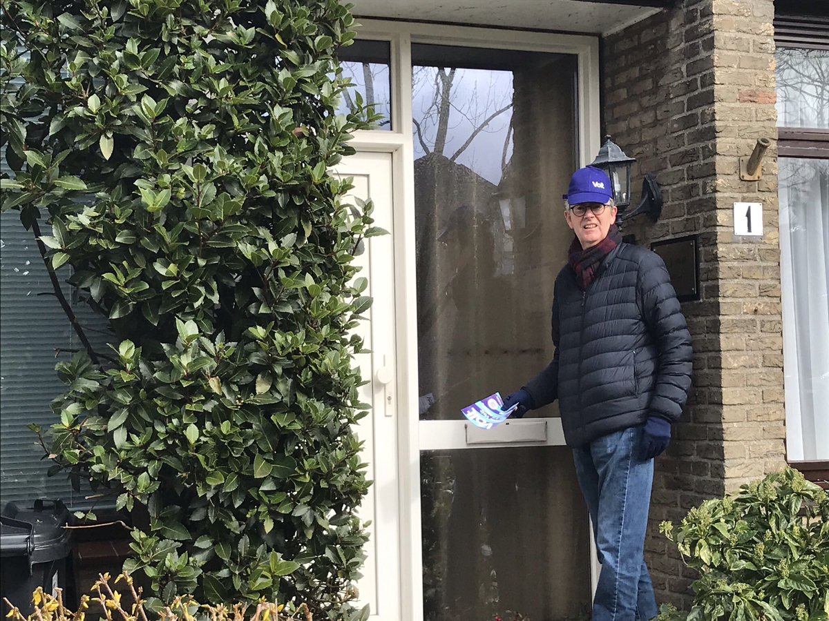MartjevderBrug's tweet photo. ... En dit is onze allerlaatste! ⚡️
We brachten ca 6600 flyers voor @VoltNederland rond in Voorschoten. Brievenbussen bleken soms uitdagend: #borstels #dubbeleklep #onwilligtuinhek #goedverstopt. We hebben groot respect gekregen voor het vak van postbezorger!
#stemvolt https://t.co/lhuBfEUeob