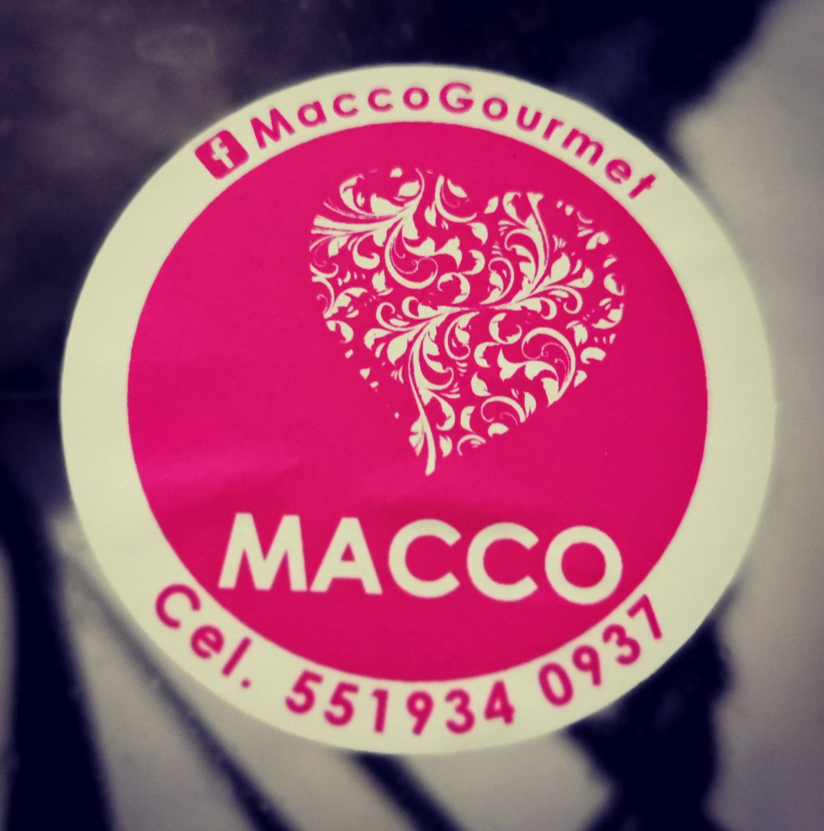 xperimento's tweet photo. Ya me llego mi rollito de chocolate relleno de crema y esta bien sabroson!!!! 
Buena la recomendación mi querido @JuanpaQuijanof.
#MaccoGourmet pidan el suyo al: 5519340937 https://t.co/9hJLHN9FNc