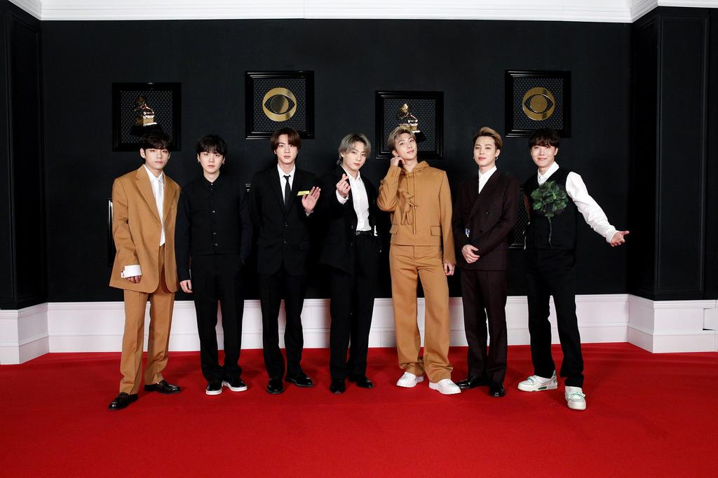 malyshkaKTH's tweet photo. Kings who deserve the whole world
#LightItUpBTS 
#BTSOurGreatestPrize
@BTS_twt https://t.co/LLWg5BGo8C