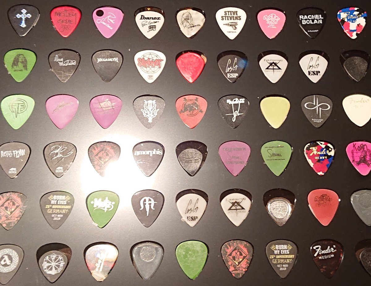 Suuded's tweet photo. I got myself a pick display for my birthday. I want to get rid of all my old frames with gig memorabilia as those thermo paper tickets are no longer nice to look at, but I want to keep those picks I got on display.
#Metal #Guitar #Pickcollection
https://t.co/pEHni1Rn9G https://t.co/31YmRzvXbQ