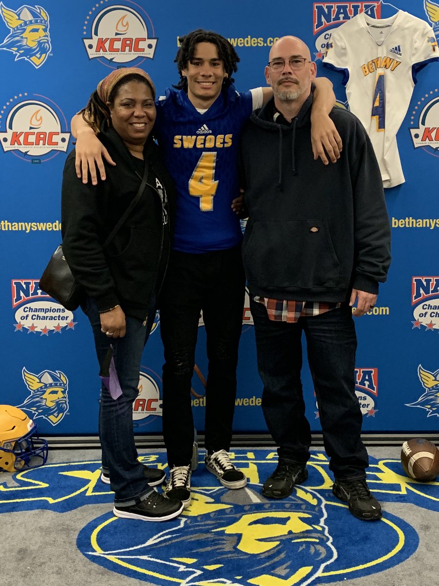 110% Committed!!!!!💙💛 <a href="/CoachKincadeWR/">Shawn Kincade</a> <a href="/CoachPels/">Greg Pels</a> <a href="/RichardsonHS_FB/">Richardson Eagles FB</a>