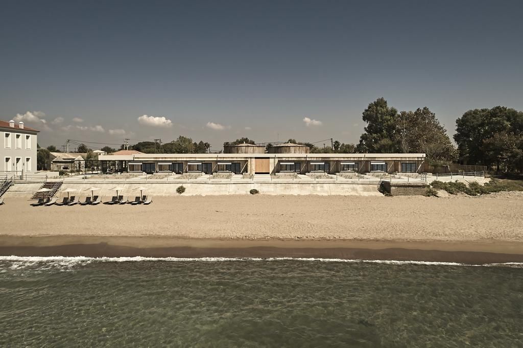 cushionsmore's tweet photo. The old water tanks have been left intact only to add to this industrial-designed hotel a sense of two worlds co-existing. The brutal with the simple. The Dexamenes Seaside Hotel, Kourouta https://t.co/tTBVPLVFS7 https://t.co/pW5IMXHZTy
