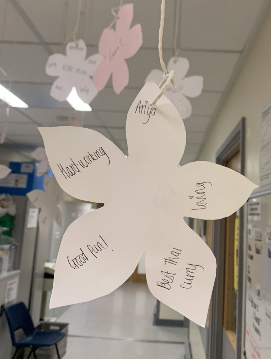 jadeybaby691's tweet photo. A lovely surprise being welcomed to work today 🌸 🍾 🎁 #MothersDay2021 #WorkingMummys https://t.co/GLm77EffCe