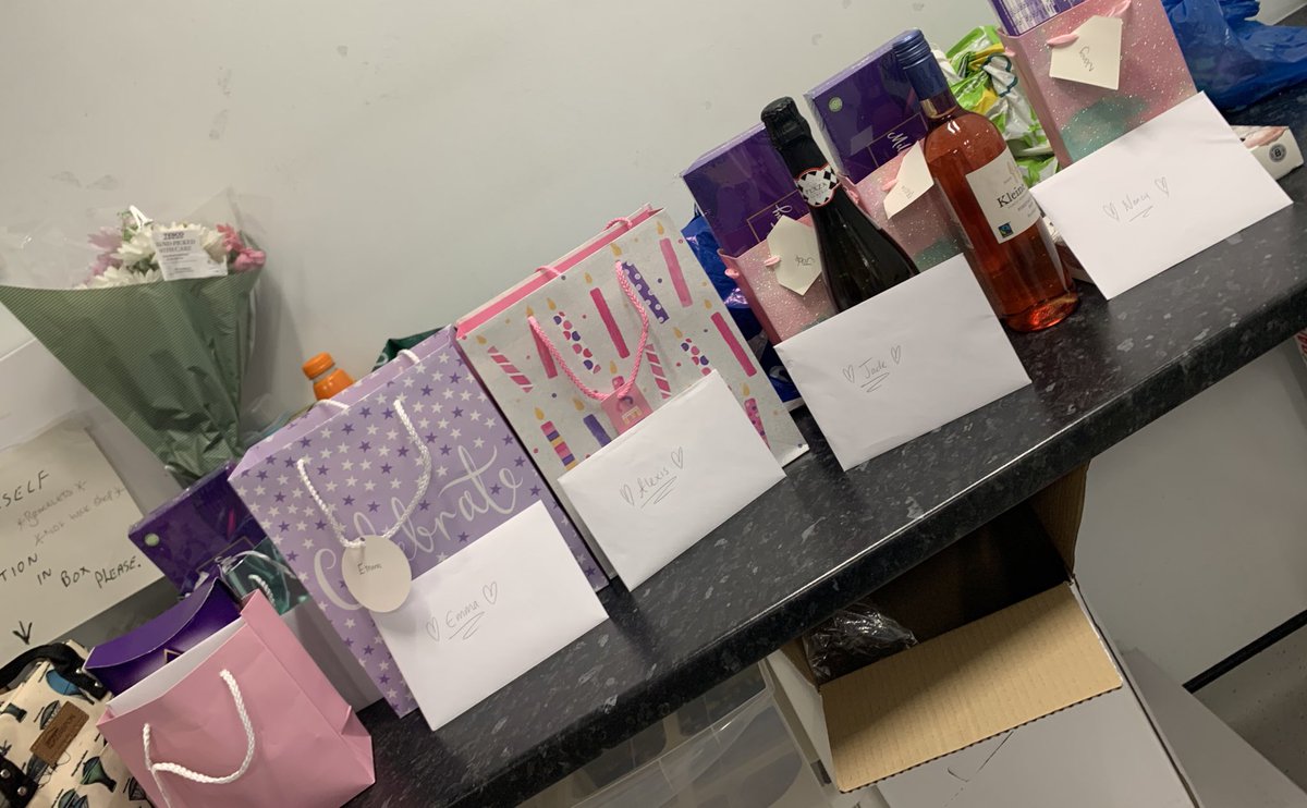 jadeybaby691's tweet photo. A lovely surprise being welcomed to work today 🌸 🍾 🎁 #MothersDay2021 #WorkingMummys https://t.co/GLm77EffCe