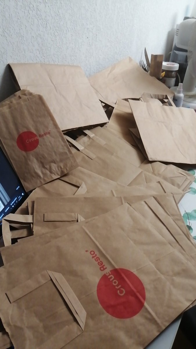 Starlinux_'s tweet photo. @IconoTweet Il y a des choses plus satisfaisantes avec le #CROUS en effet... 😂 Oupsiii https://t.co/tgwoXc5dBV