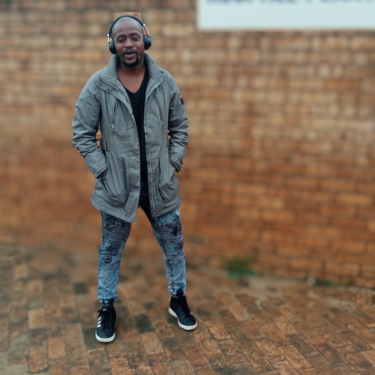 L_Ramatapa's tweet photo. #NewProfilePic https://t.co/BujUUPzjf5