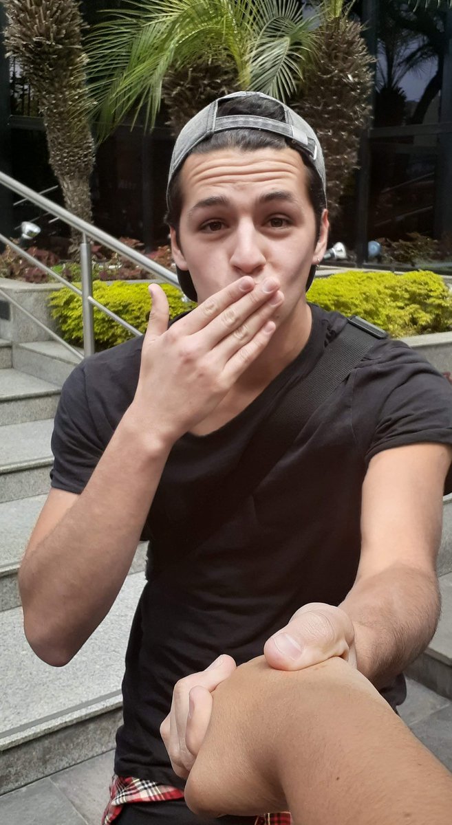 onlyxpurre's tweet photo. Holaaa!! Me llamo Adri y soy de Perú 🙌🏻 Llevo en el fandom más de un año, cuando quieran mi dm está abierto ❤
#IntegracionHempista https://t.co/N6Gc7exJeN