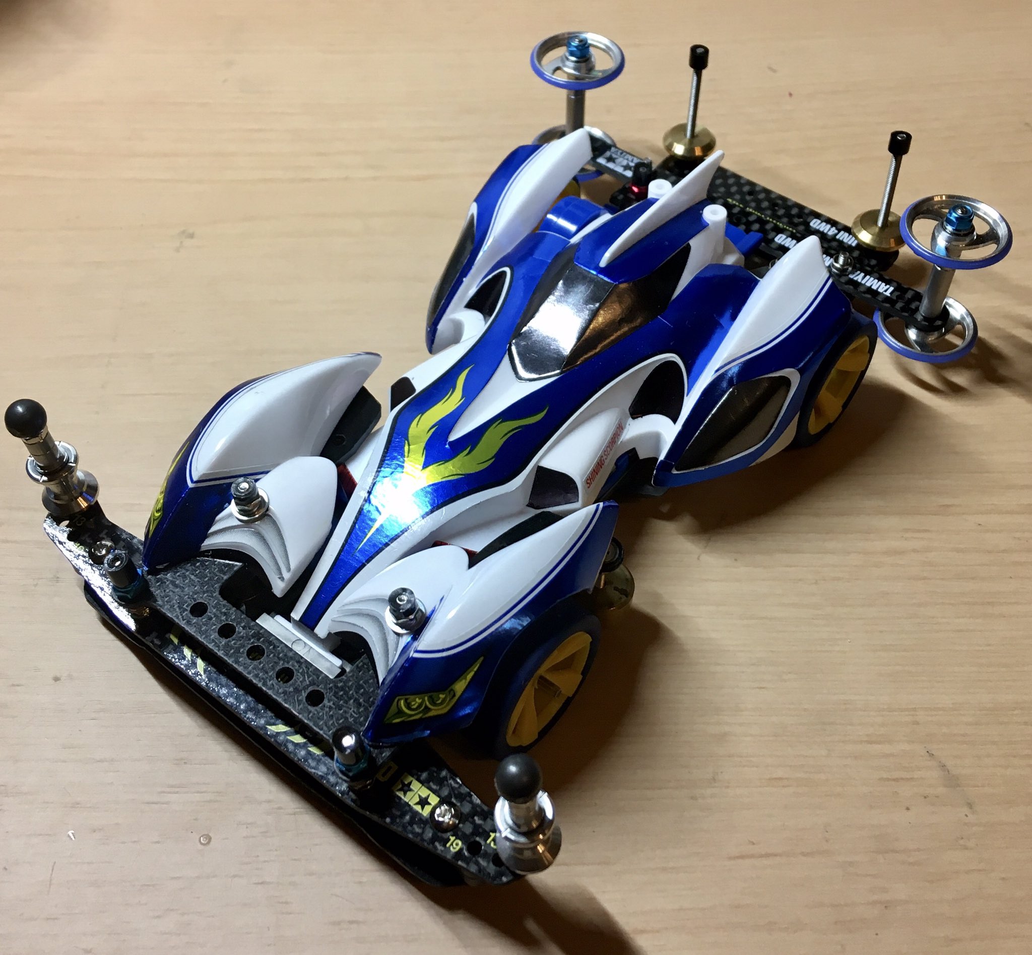 ミニ四駆】ポリカボディ搭載！乗せ方とカッティング方法