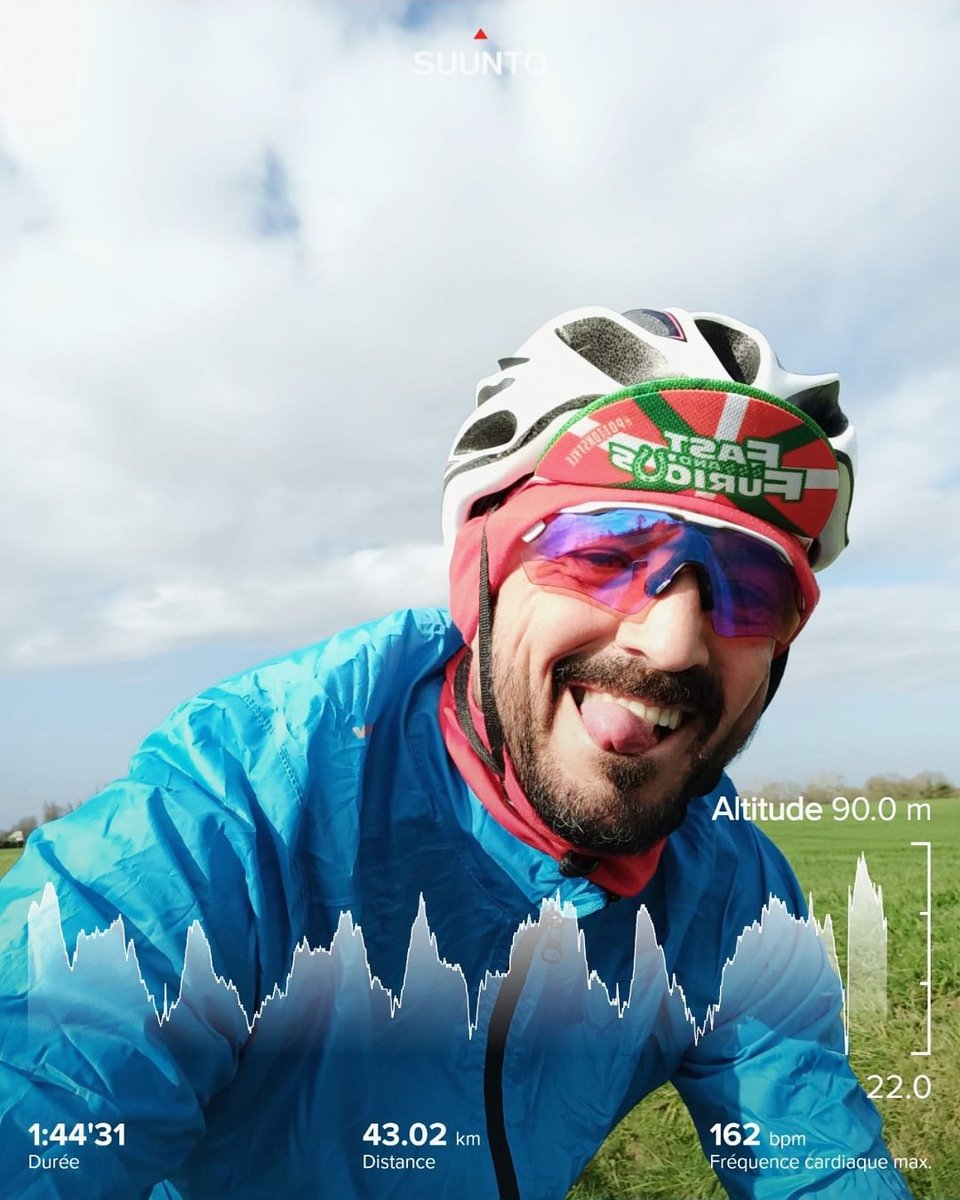 LMDSlefilm's tweet photo. ENCORE UNE BELLE SEMAINE 😋
Une semaine axé sur le renforcement et les squats #gr20
Et un beau week end vélo entre les gouttes 😅 Une belle séance au mental, le samedi de 1h45 avec des rafales à 60km/h ... J'ai failli Poser le pied à terre 🤣
#nephrorun #footprocess #kidneyomics https://t.co/RCfWlgNmK6