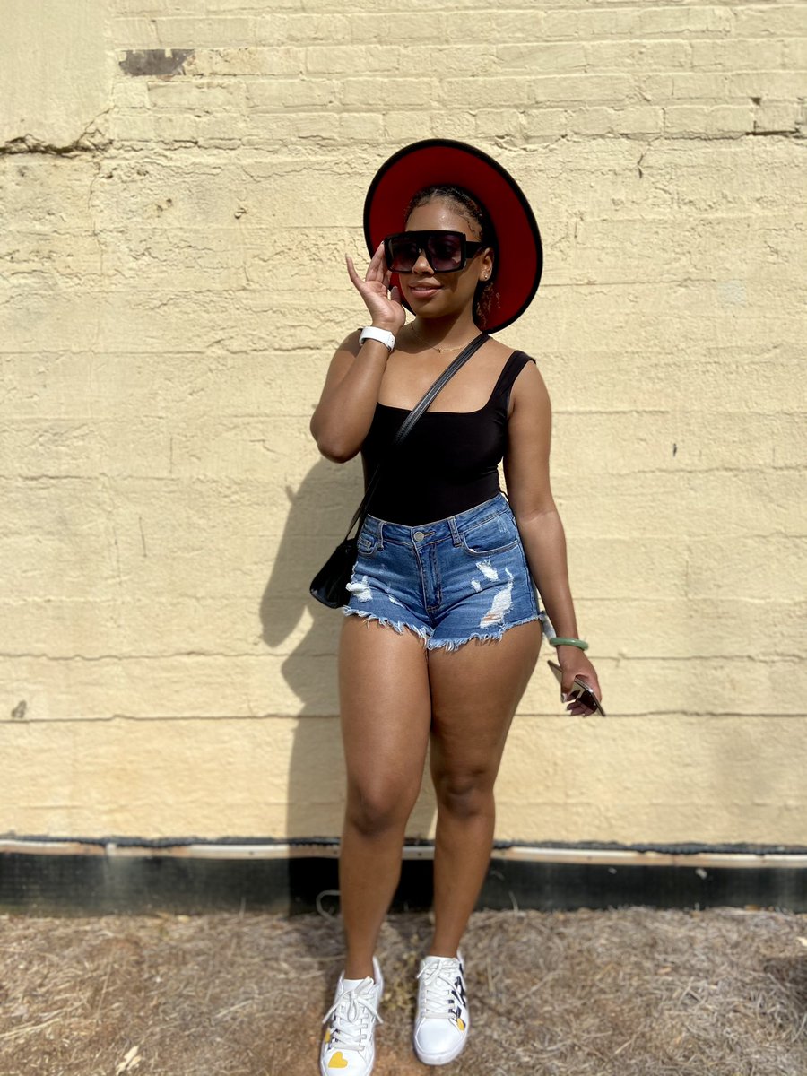 KendaddyDoe's tweet photo. Me as soon as it crack 70 https://t.co/Cvs9C7NZjB