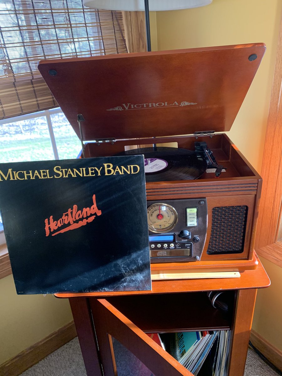 Listening to a nice piece of vinyl in honor of ⁦<a href="/robertAbooey/">Gary Dell'Abate</a>⁩ birthday!
#happybirthdaygary