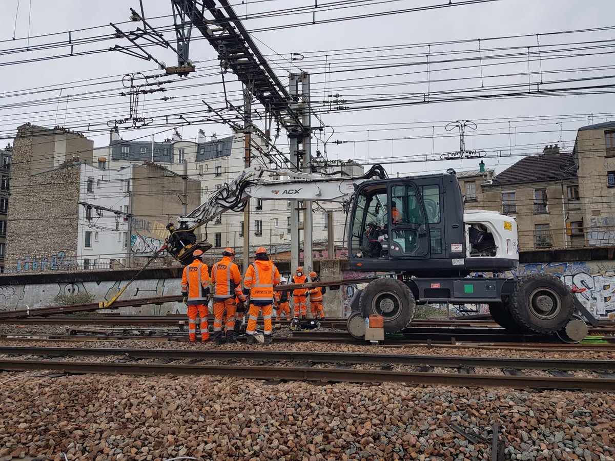 SabouraultSNCF's tweet photo. Week-end Castor: massification d opérations de maintenance : cœurs d appareils de voie, demi aiguillages, plus de 1000m de rails, une dizaine de JIC...
Merci aux équipes de l UP mixte de Paris Gare de Lyon #IPSE de @SNCFReseau , et à @ETF https://t.co/NxjiODYdKo