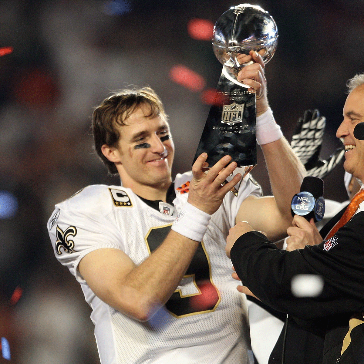 NFL's tweet photo. Congrats to @drewbrees on a wonderful career. 

We'll always remember your excellence on the field and your leadership and generosity in the community to revitalize the City of New Orleans &amp; the Saints.

We wish you, Brittany, and your children all the best in your next chapter. https://t.co/Nmjh7E7gRF